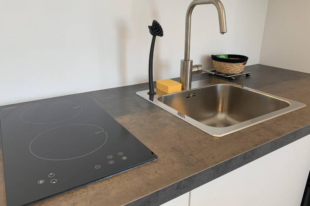 Le Petit Loft - Studio - Wifi - Coeur De Ville - Parking Pont-lʼAbbé Eksteriør bilde
